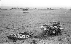 18_Russland_Kertsch_Soldaten_Motorrad_mit_Beiwagen.jpg