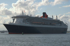 1200px-RMS_Queen_Mary_2_%286973549904%29.jpg