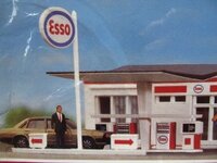 002 Pola 568 Benzinestation Esso 2.jpg