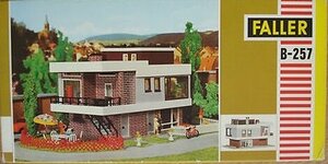 001 Faller 257 Villa met interieur.jpg