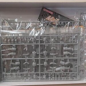 Cyber Hobby 1-35-StuG III Ausf C-D inhoud-klein.jpg