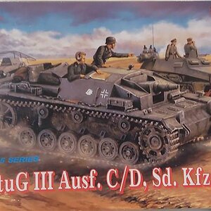 Dragon 1-35-StuG III Ausf C-D-klein.jpg