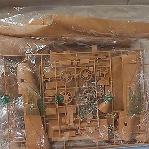 Revell 1-32 Phantom F4C inhoud-klein.jpg