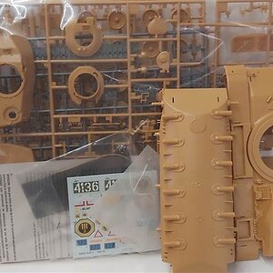 Revell 1-35-M60A3 inhoud-klein.jpg