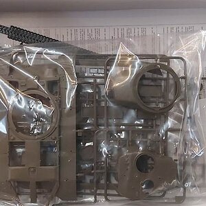 Tamiya 1-35-M26 Pershing inhoud-klein.jpg