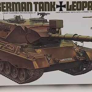 Tamiya-1-35-Leopard A4-klein.jpg