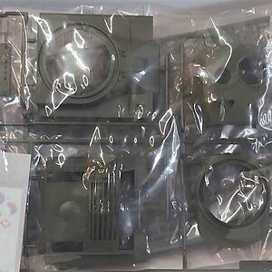 Tamiya1-35-Stalin 2 inhoud-klein.jpg