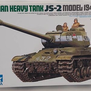 Tamiya1-35-Stalin 2-klein.jpg